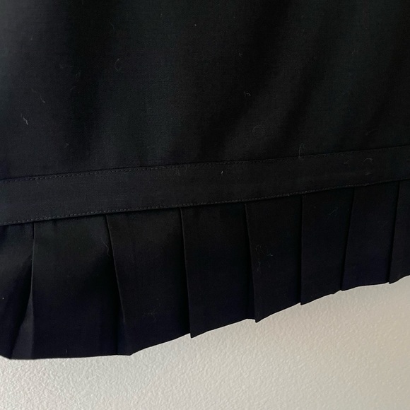 Express Black Skirt With Pleated Bottom Lined Zip Back Size 6 - Picture 2 of 5